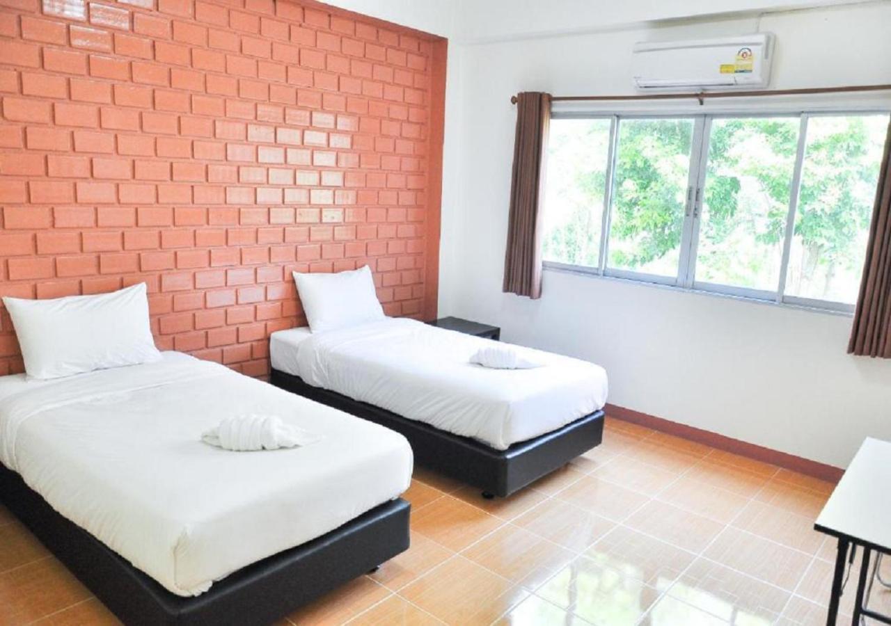 Bussarakam Place Hotel Chanthaburi Buitenkant foto