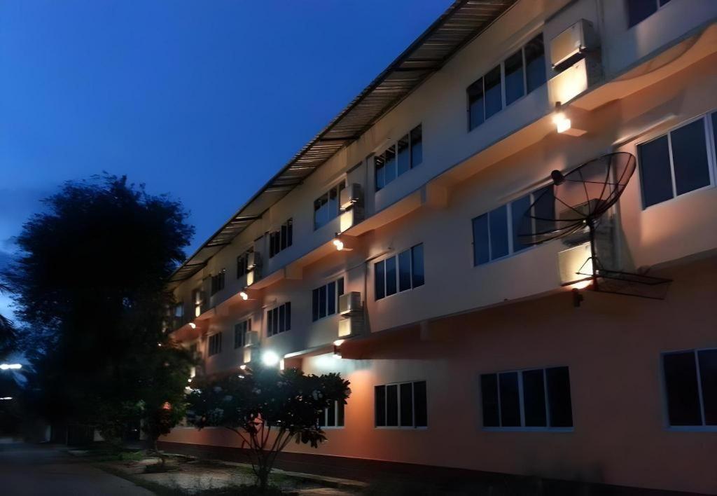 Bussarakam Place Hotel Chanthaburi Buitenkant foto
