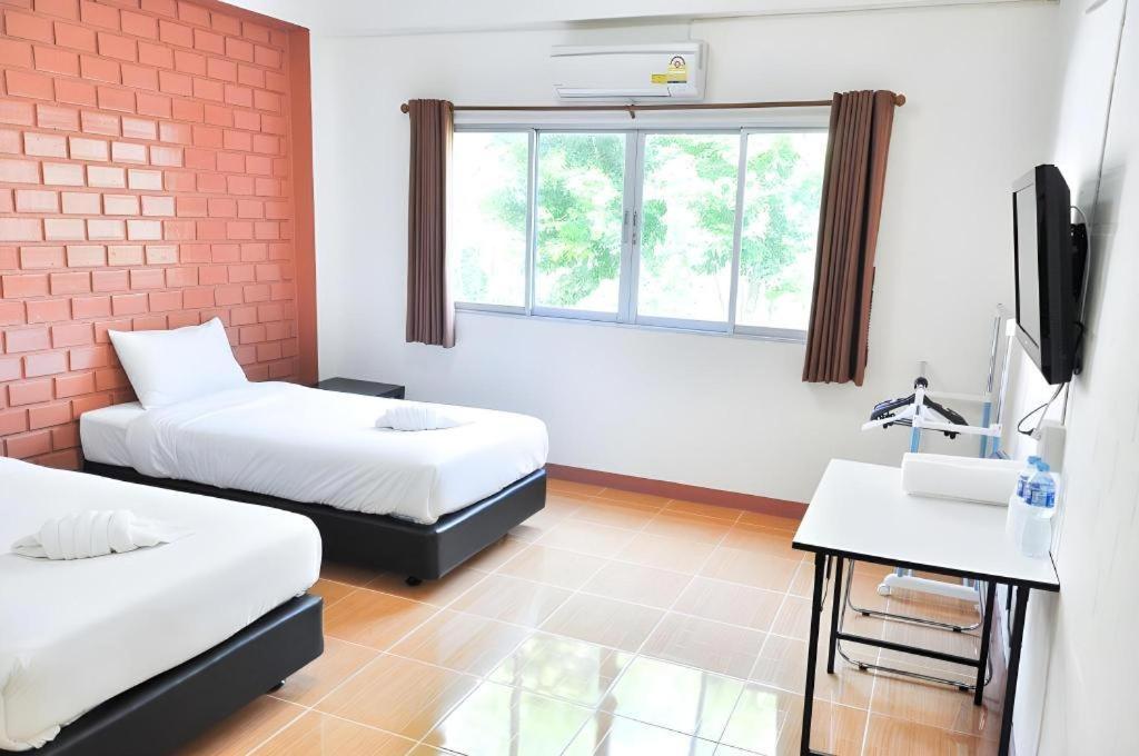 Bussarakam Place Hotel Chanthaburi Buitenkant foto
